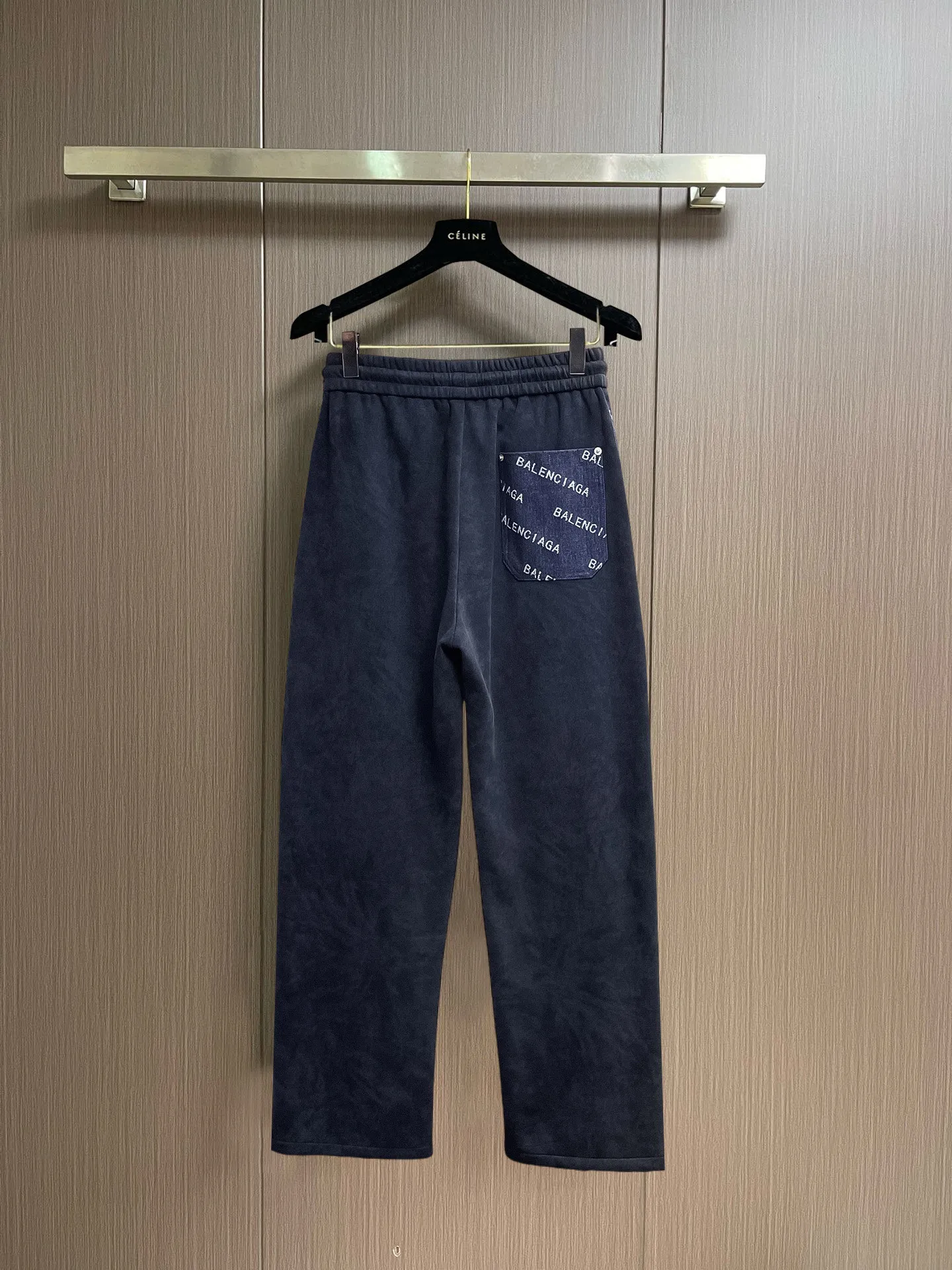 Balenciaga 🆕2026 Autumn and Winter New Arrival Casual Pants! The official website will be released simultaneously. Brand Classic LOGO casual pants, customized fabrics, excellent comfort and strong touch. Highly recognisable, perfect appearance and craftsmanship. Size:M-3XL
